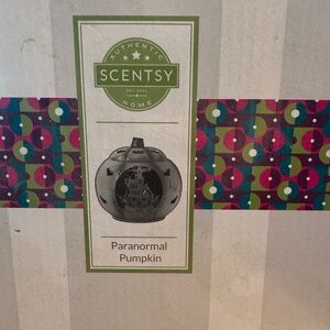 Scentsy Paranormal Pumpkin Warmer - Green and Multicolor Design